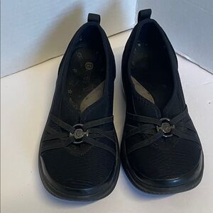 BZees Niche Women's Black Slip-On Shoes Size 8M